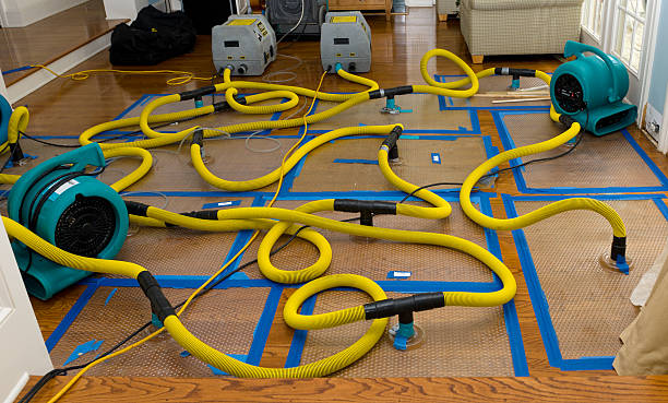 Professional Crawl Space Water Removal technician working in Oakpark, VA